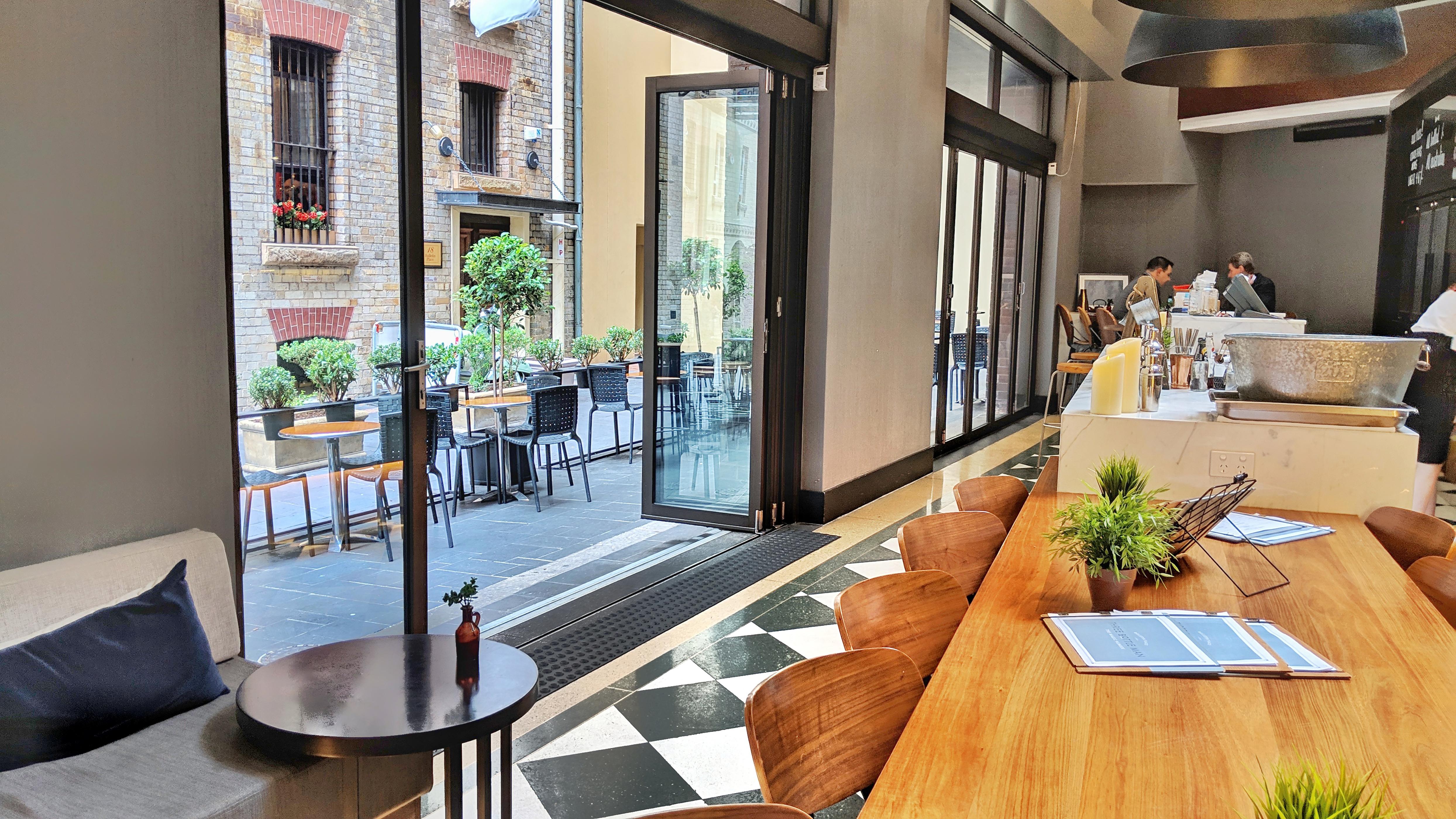 فندق سيدني هاربور ماريوت أت سيركولار كواي المظهر الخارجي الصورة The interior of the restaurant