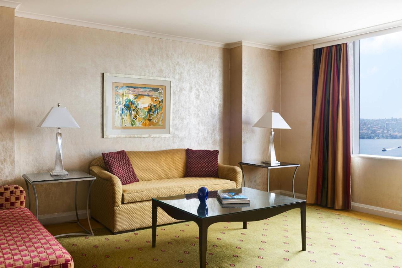 فندق سيدني هاربور ماريوت أت سيركولار كواي المظهر الخارجي الصورة A living room at the Four Seasons Hotel
